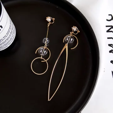 C字幾何氣泡球×不對稱軟墊三角耳夾