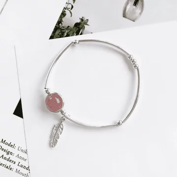 小清新琉璃珠小羽毛×固定式串珠手環×莓紅