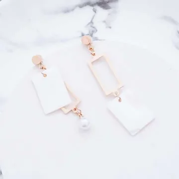 長方貝殼框框&times;不對稱吊墜耳環