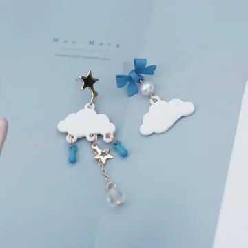 白雲藍雨蝴蝶結&times;不對稱吊墜耳環