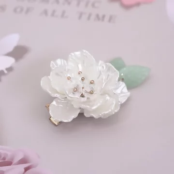 貝殻水晶山茶花&times;鴨嘴式髮夾