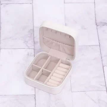 細紋皮革×拉鍊飾品盒×雪白