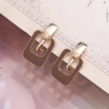 暖咖長方鏤空相扣&times;螺旋耳夾