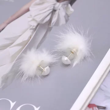 小白毛球珍珠&times;後掛式耳環