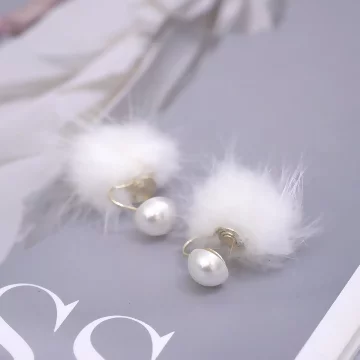 小白毛球珍珠&times;蚊香盤U型耳夾