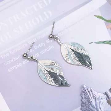 孔雀羽毛&times;吊墜耳環