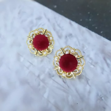 紅絲絨小珍珠×三角耳夾