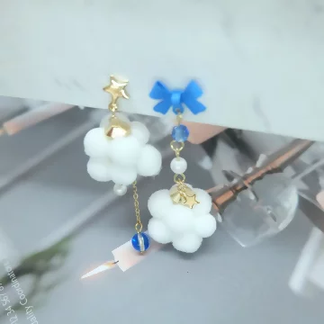 藍領結棉花雲朵&times;不對稱吊墜耳環