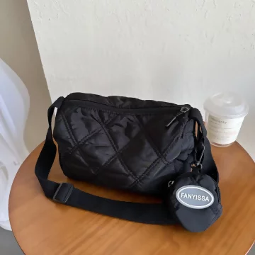 菱格紋枕頭包(附零錢包)&times;斜背包&times;黑色