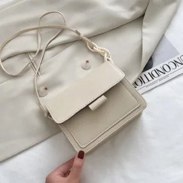 不對稱背帶掀蓋小方包×斜背包×白色