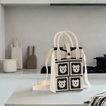四格小熊×針織×斜背包
