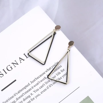 俐落黑金三角型×吊墜耳環