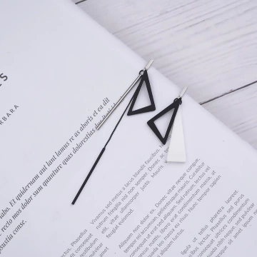 超長三角型不規則長桿×不對稱吊墜耳環