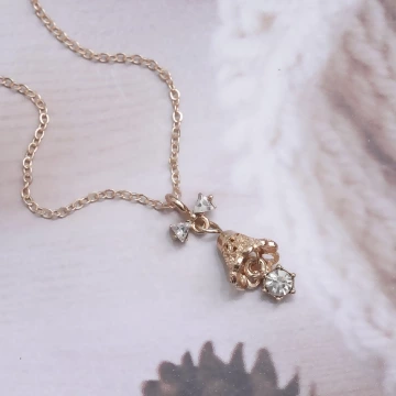 晶鑽領結鈴鈴鐺&times;鎖骨項鍊