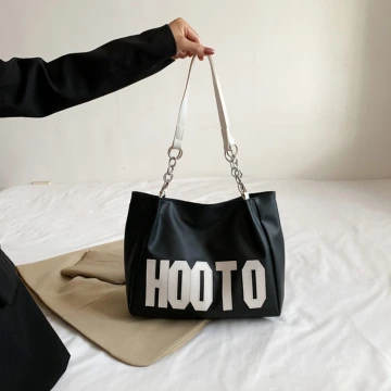 HOOTO字母皮革包×肩背包×黑底白字