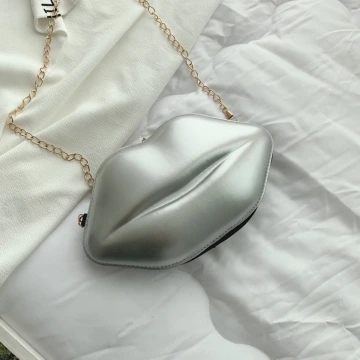 KISS硬殼嘴唇包&times;斜背包&times;銀色