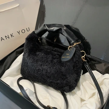 皺折提把毛絨小包方×斜背包×黑色