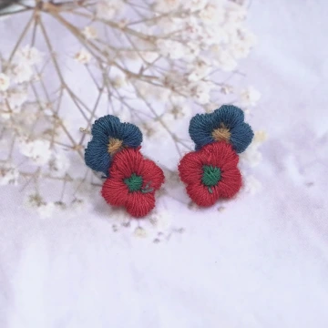 刺繍紅藍小花朵×吊墜耳環