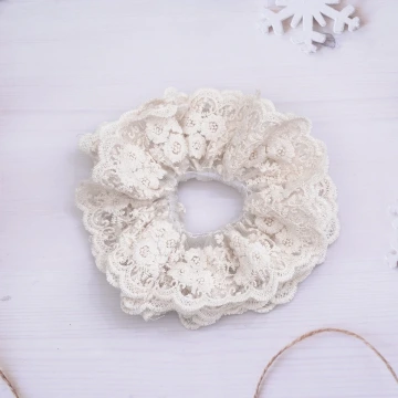 四層白蕾絲花邊×大腸圈髮束