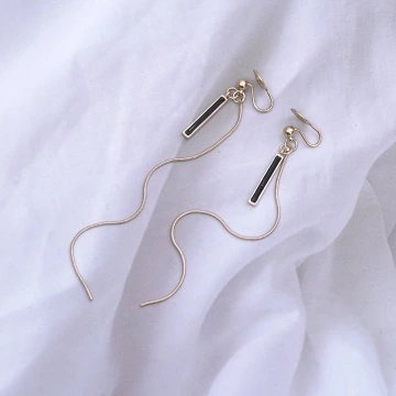 黑條一字優雅流蘇×蚊香盤U型耳夾