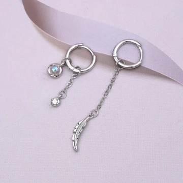 輕飄飄羽毛單鑽×耳扣