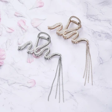 閃鑽蛇形流蘇&times;鯊魚夾&times;共二色