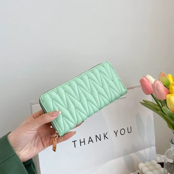 V字交叉繡線紋&times;拉鍊長皮夾&times;綠色