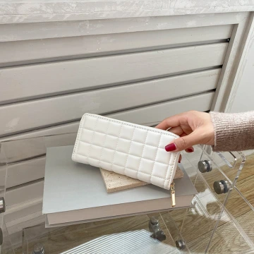 正方格紋壓線×拉鍊長皮夾×白色