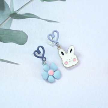 愛心棉花糖兔兔藍花&times;不對稱吊墜耳環