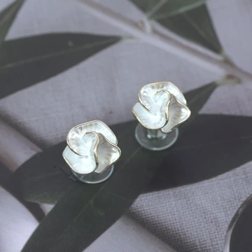 純白山茶花&times;吊墜耳環