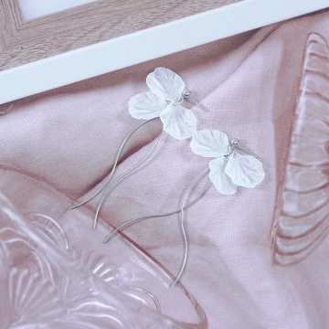 白花瓣波浪線條×吊墜耳環