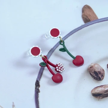 紅櫻桃珍珠×不對稱吊墜耳環