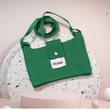 快樂多巴胺&times;單色針織&times;斜背包&times;綠色