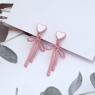 愛心粉紅蝴蝶領結&times;三角耳夾