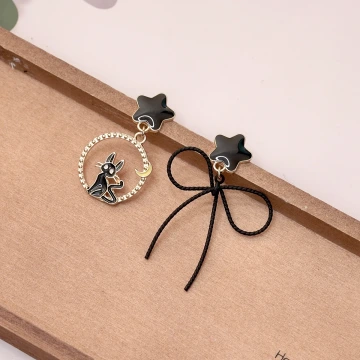 黑貓線條蝴蝶結&times;不對稱吊墜耳環