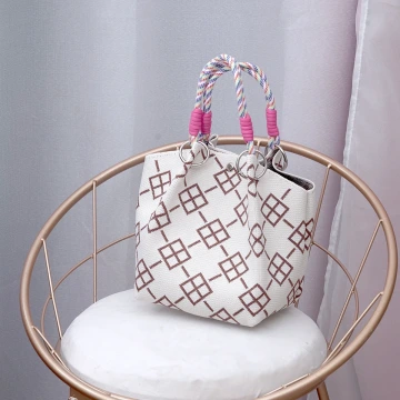 田字線條&times;針織手提袋