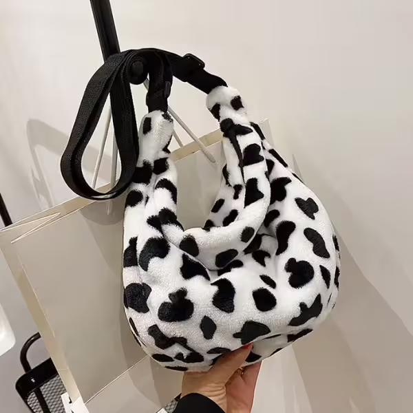 乳牛絨毛水餃包×斜背包