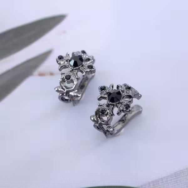 復古黑槍十字花×U型耳骨夾