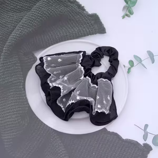 黑白點點蕾絲裙擺×大腸髮束