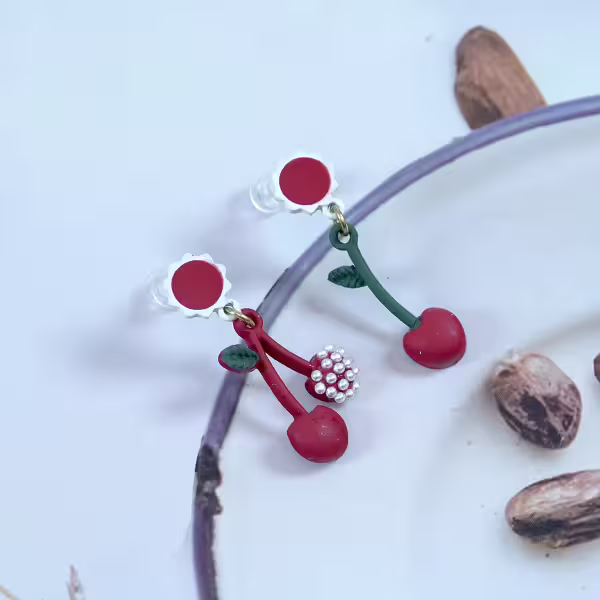 紅櫻桃珍珠×不對稱吊墜耳環