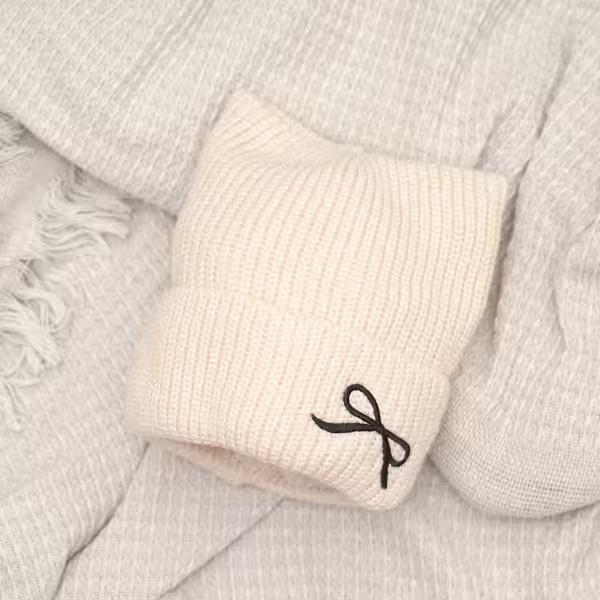 平頭俏貓耳蝴蝶結×毛帽×米白