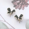 墨色蝴蝶花&times;蚊香盤U型耳夾-第1張