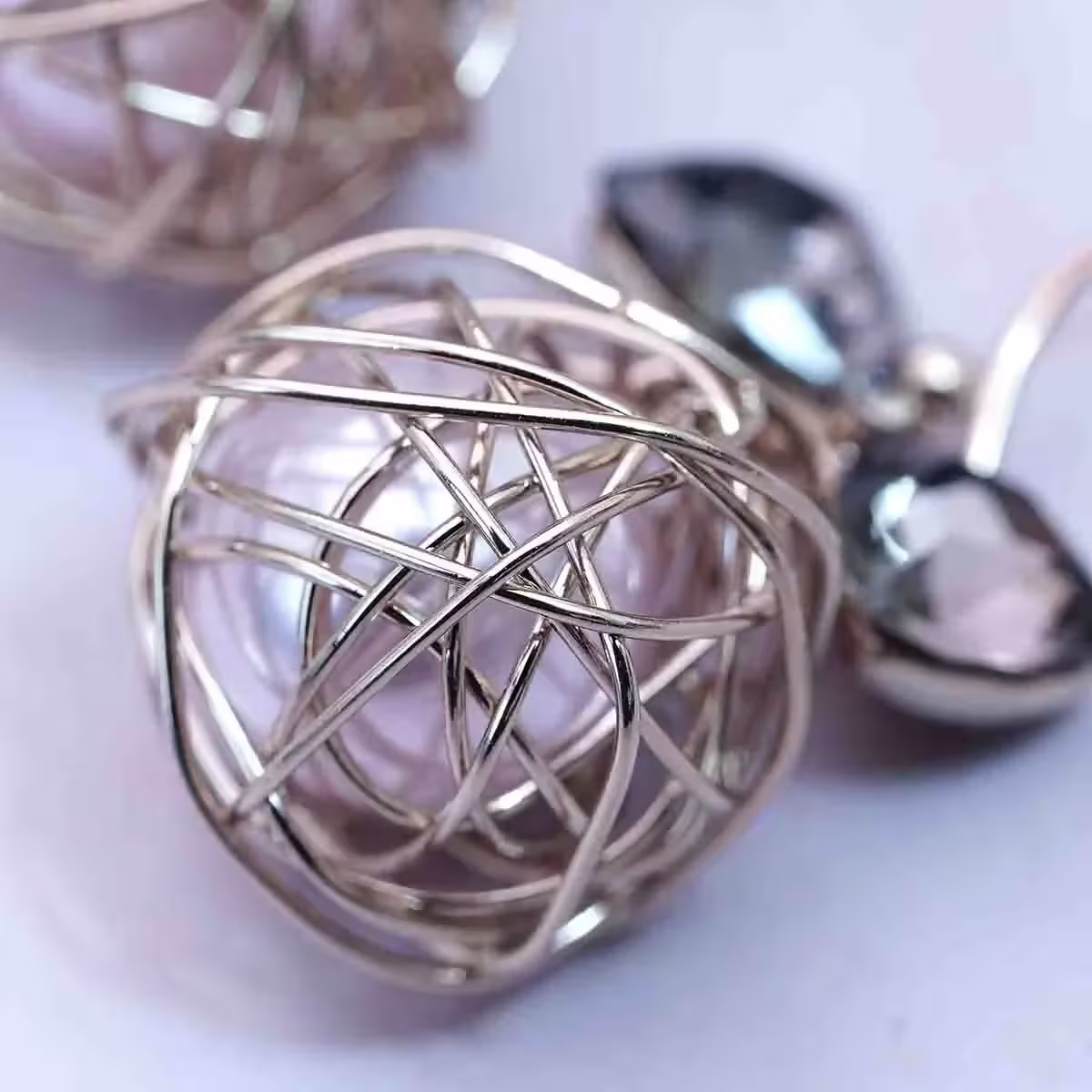 黑晶蝴蝶結繞線珍珠&times;吊墜耳勾-第4張