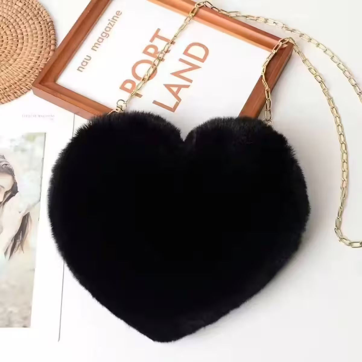 超軟萌毛愛心&times;鍊條斜背包&times;黑色-第2張