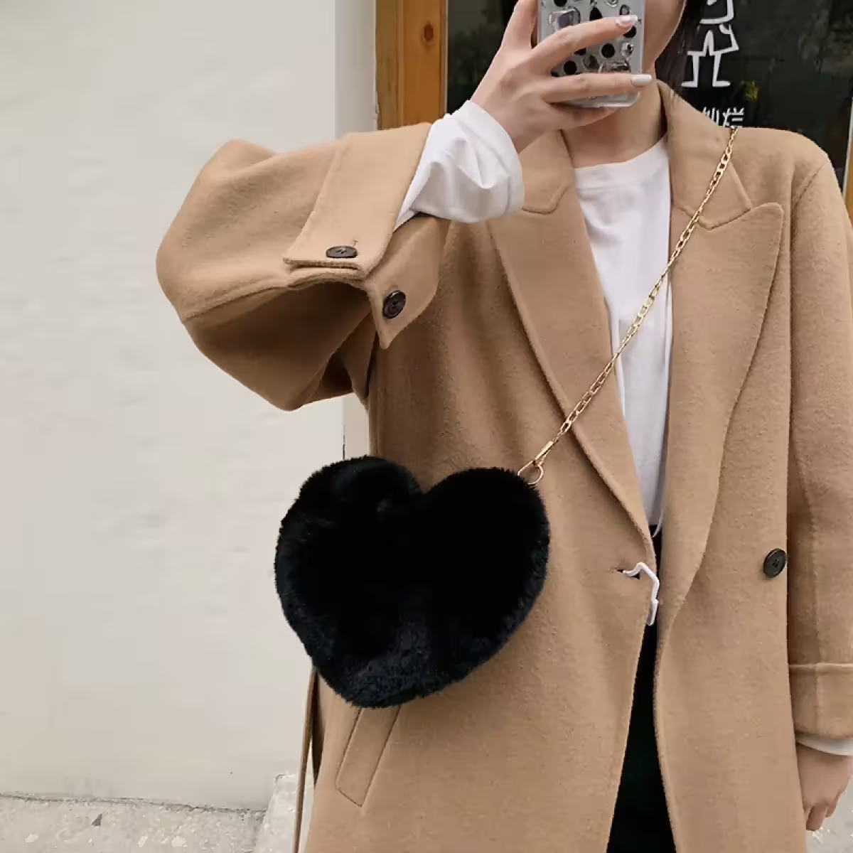 超軟萌毛愛心&times;鍊條斜背包&times;黑色-第5張