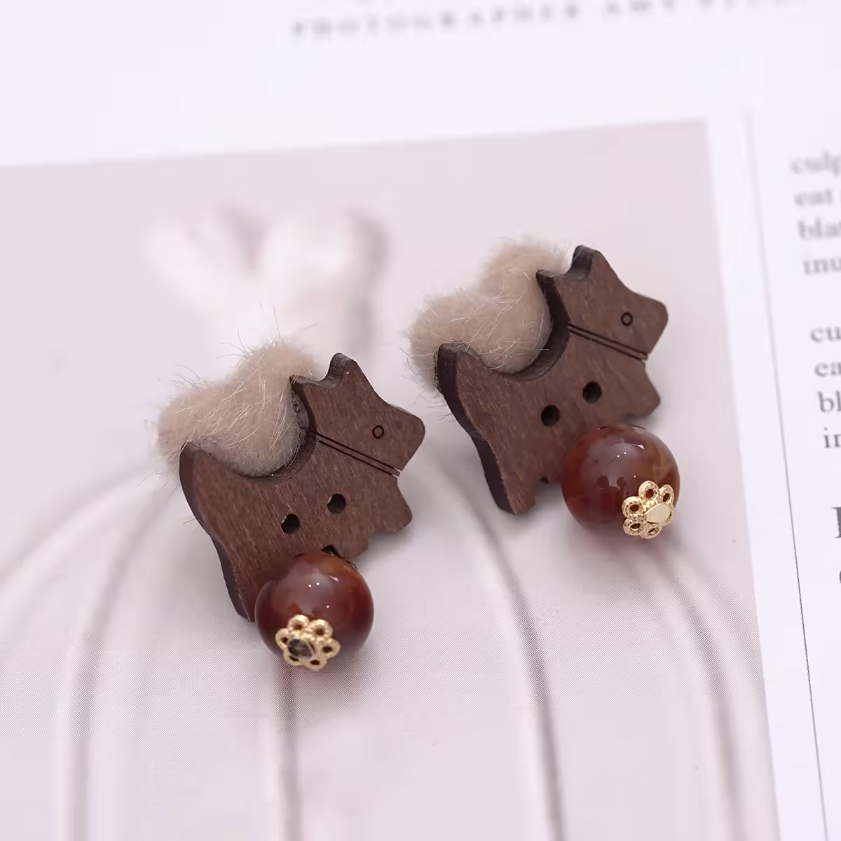 木頭小狗毛毛球&times;三角耳夾-第1張