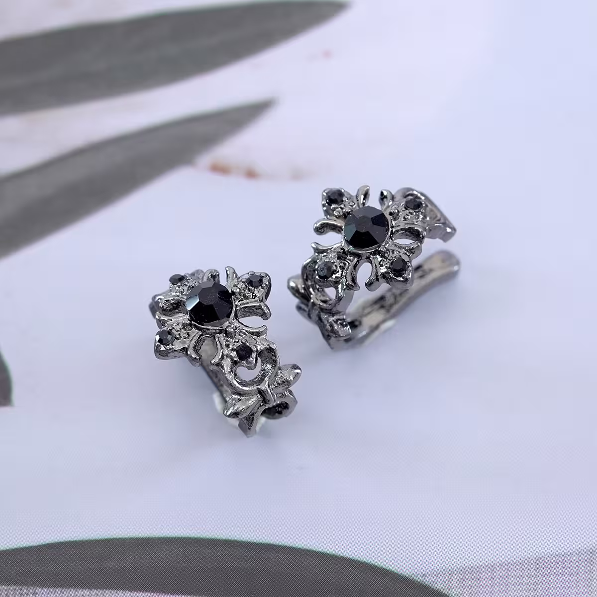 復古黑槍十字花×U型耳骨夾-第1張