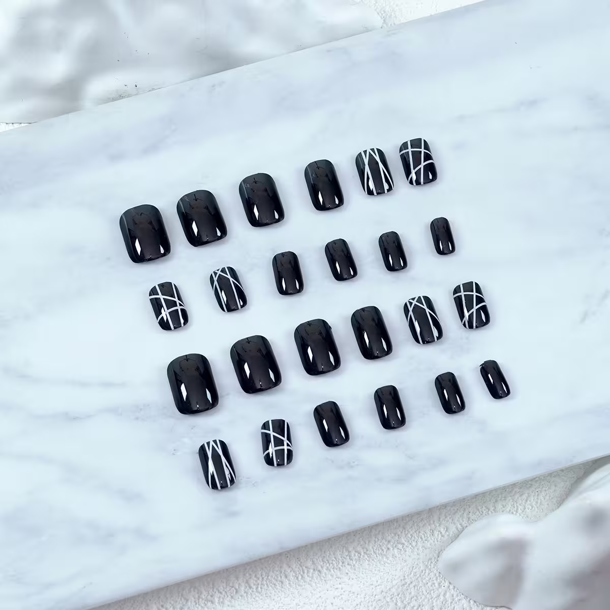 黑色極簡線條亮面×穿戴式手指甲片×二十四入-第1張