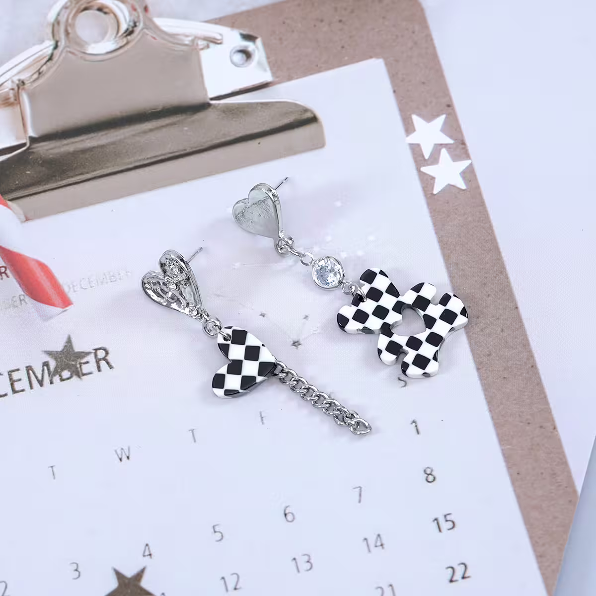 黑白格紋小熊愛心×不對稱吊墜耳環-第3張