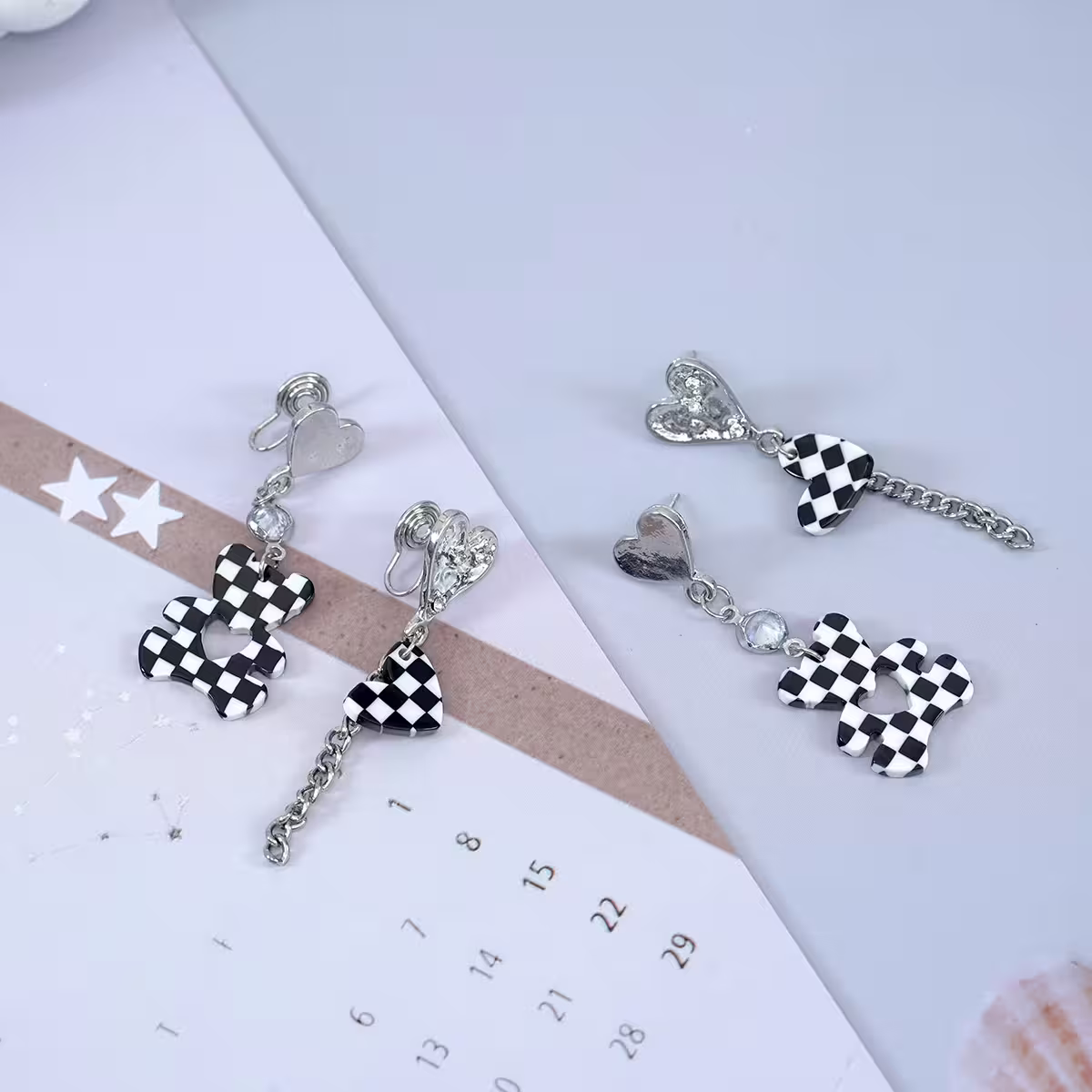 黑白格紋小熊愛心×不對稱吊墜耳環-第4張